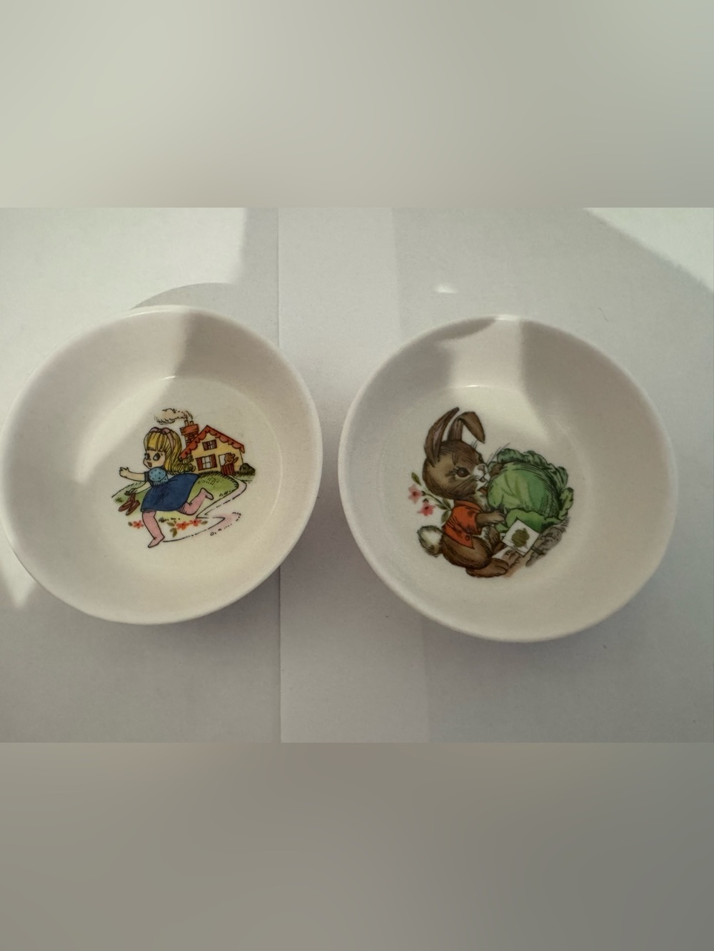 Vintage Oneida Kids Plastic Bowls GoldiLocks and Peter Rabbit 4.75"